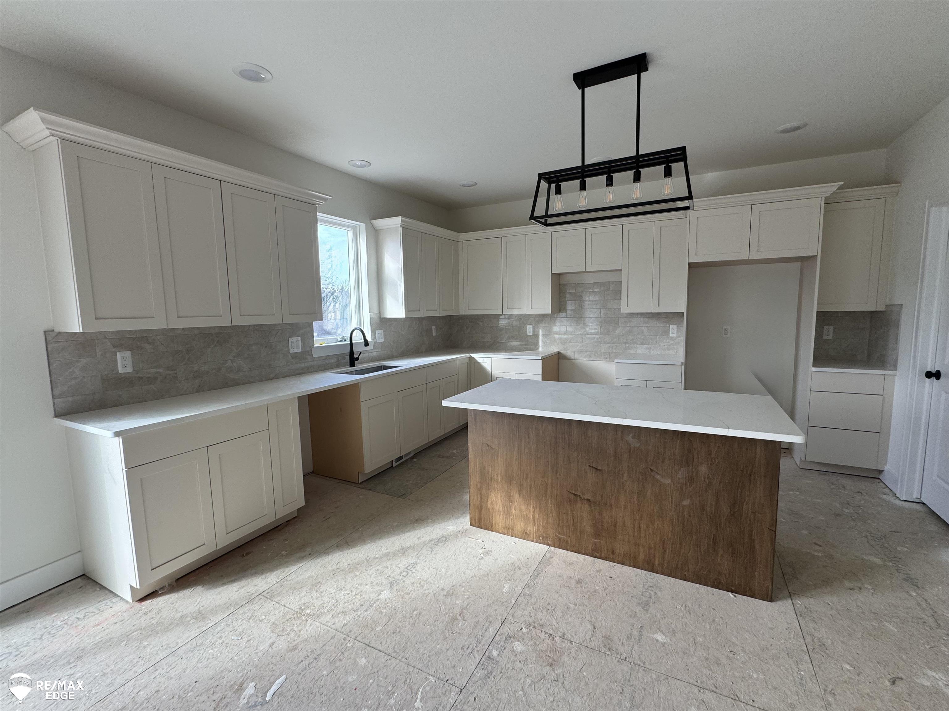 8092 Peninsula Circle