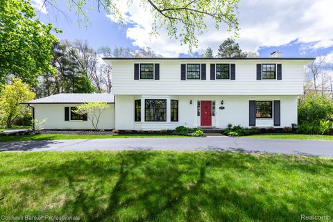 Photo of 605 Apple Hill Lane, Rochester Hills City, MI 48306 (MLS # 20261033147)
