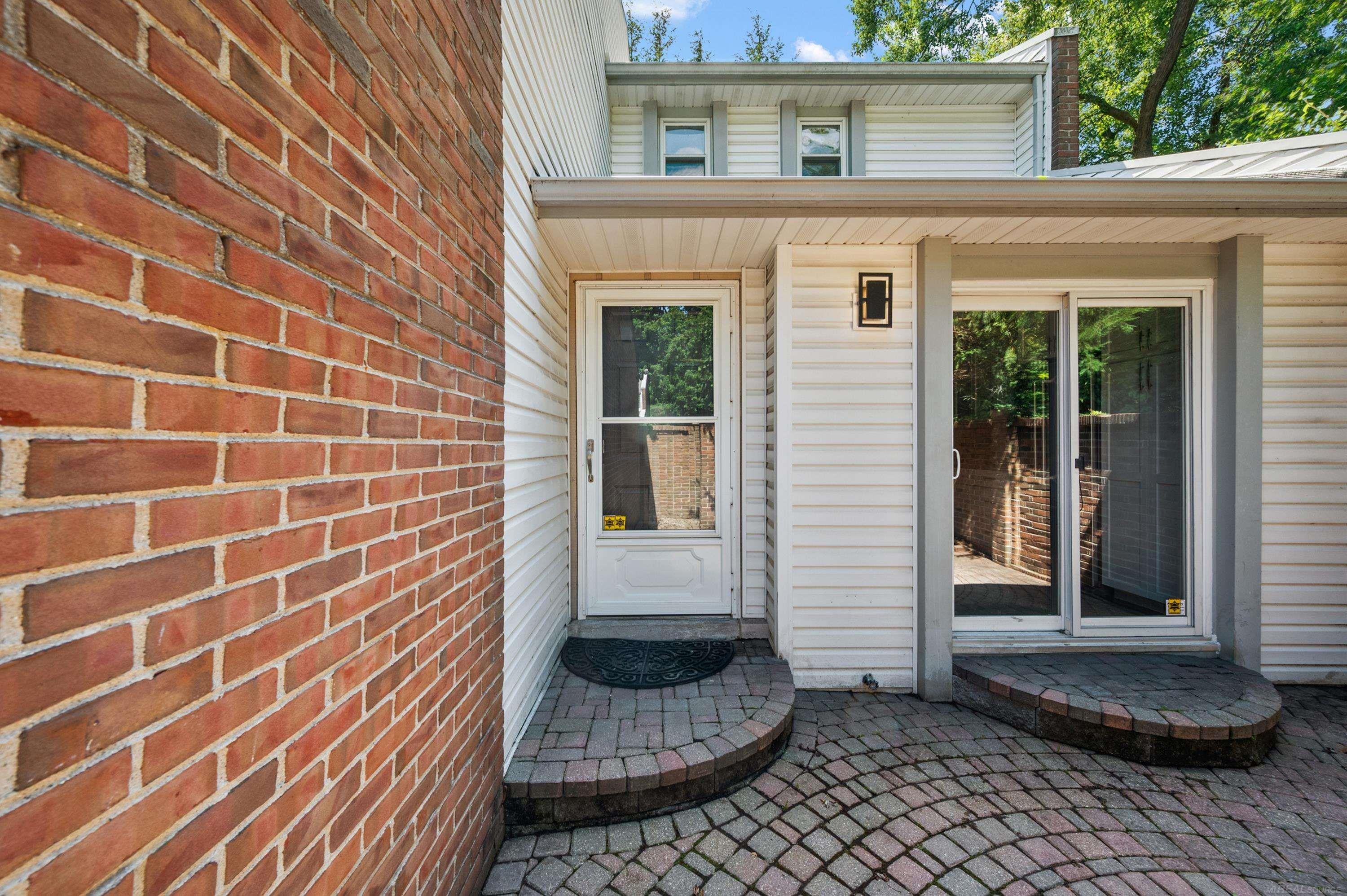 169 E Long Lake Road