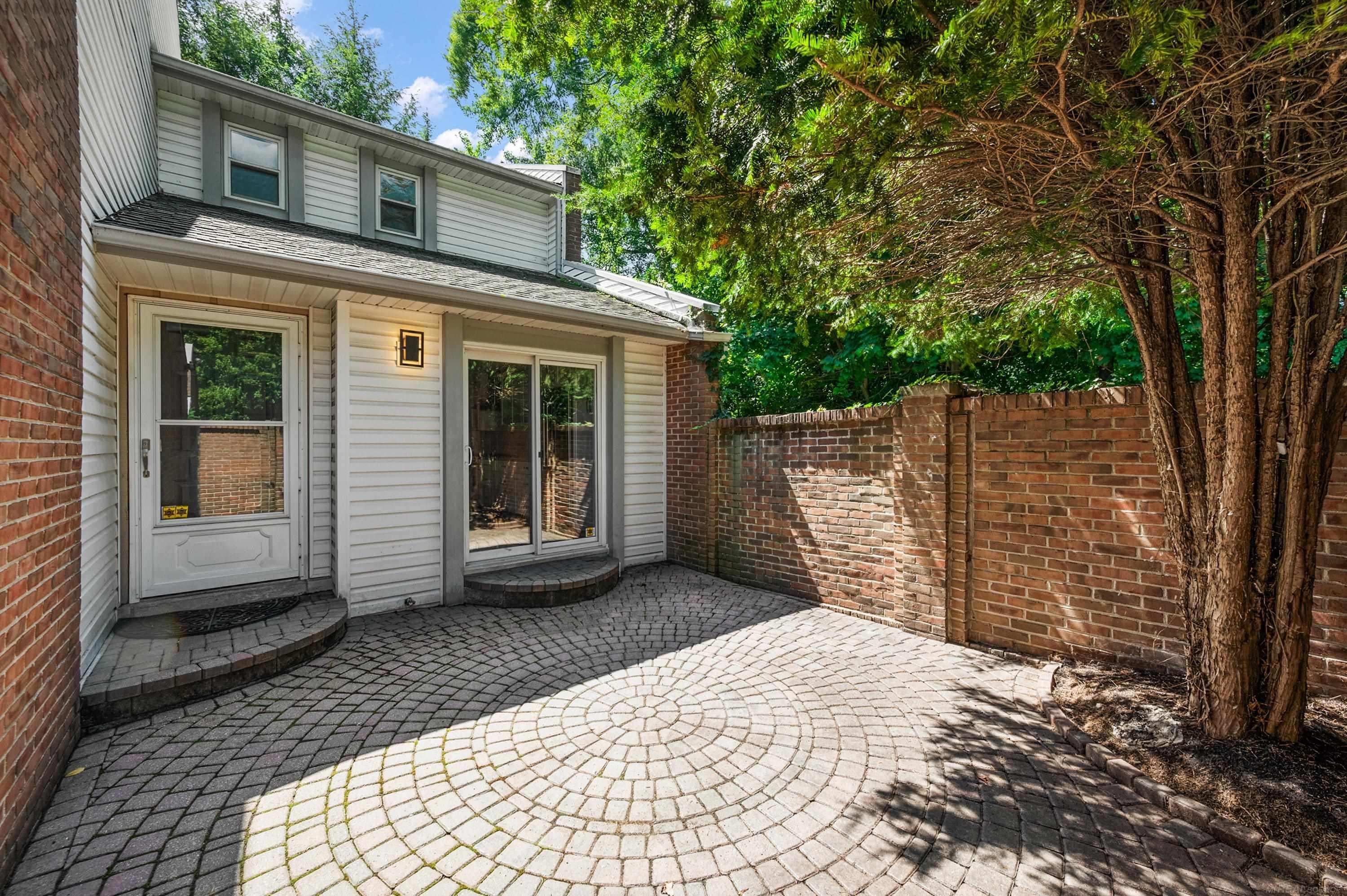 169 E Long Lake Road