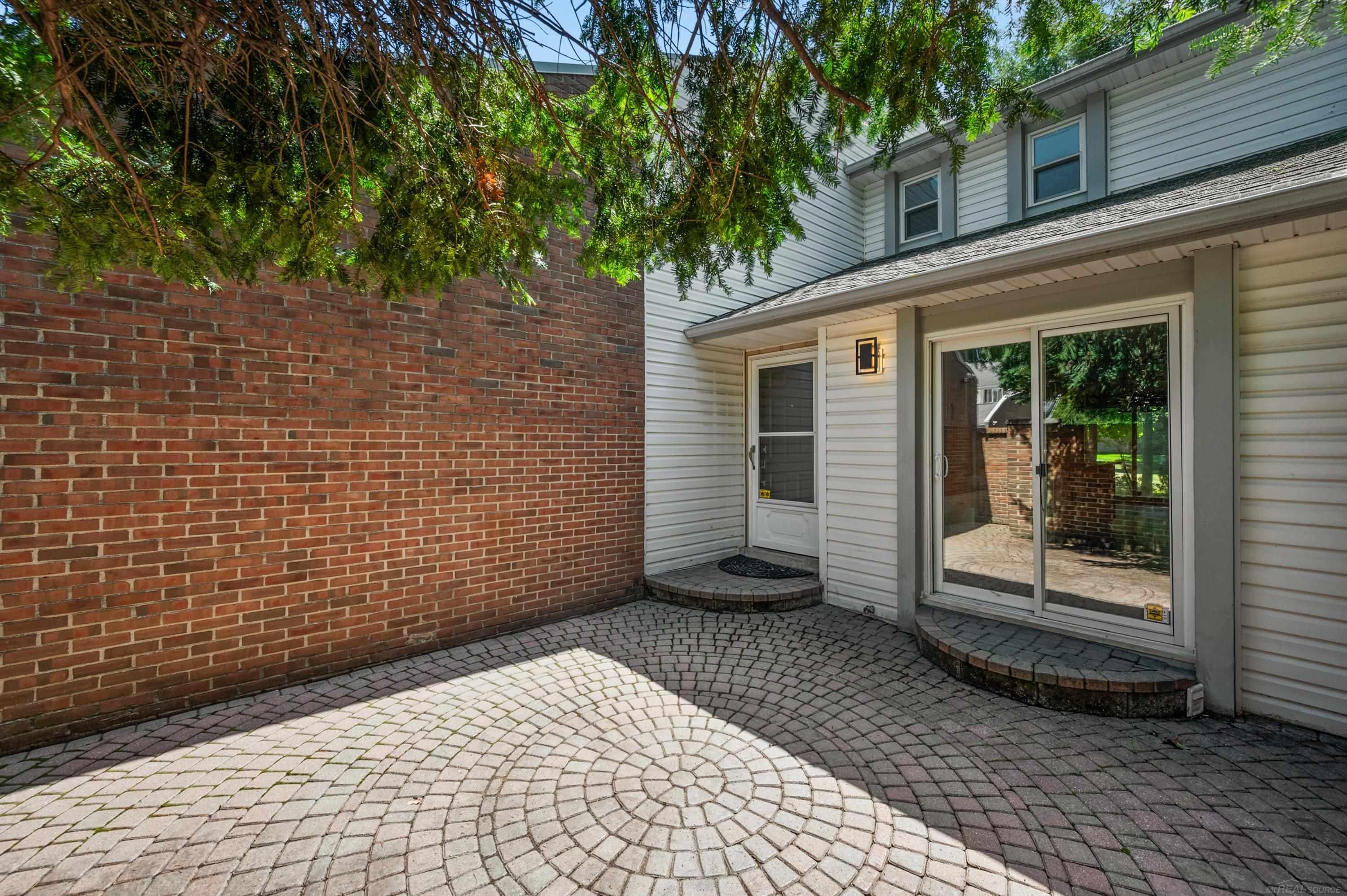 169 E Long Lake Road