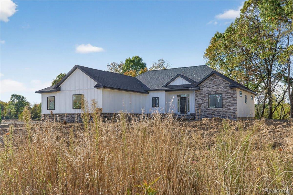 4050 Metamora Ridge Drive Ridge