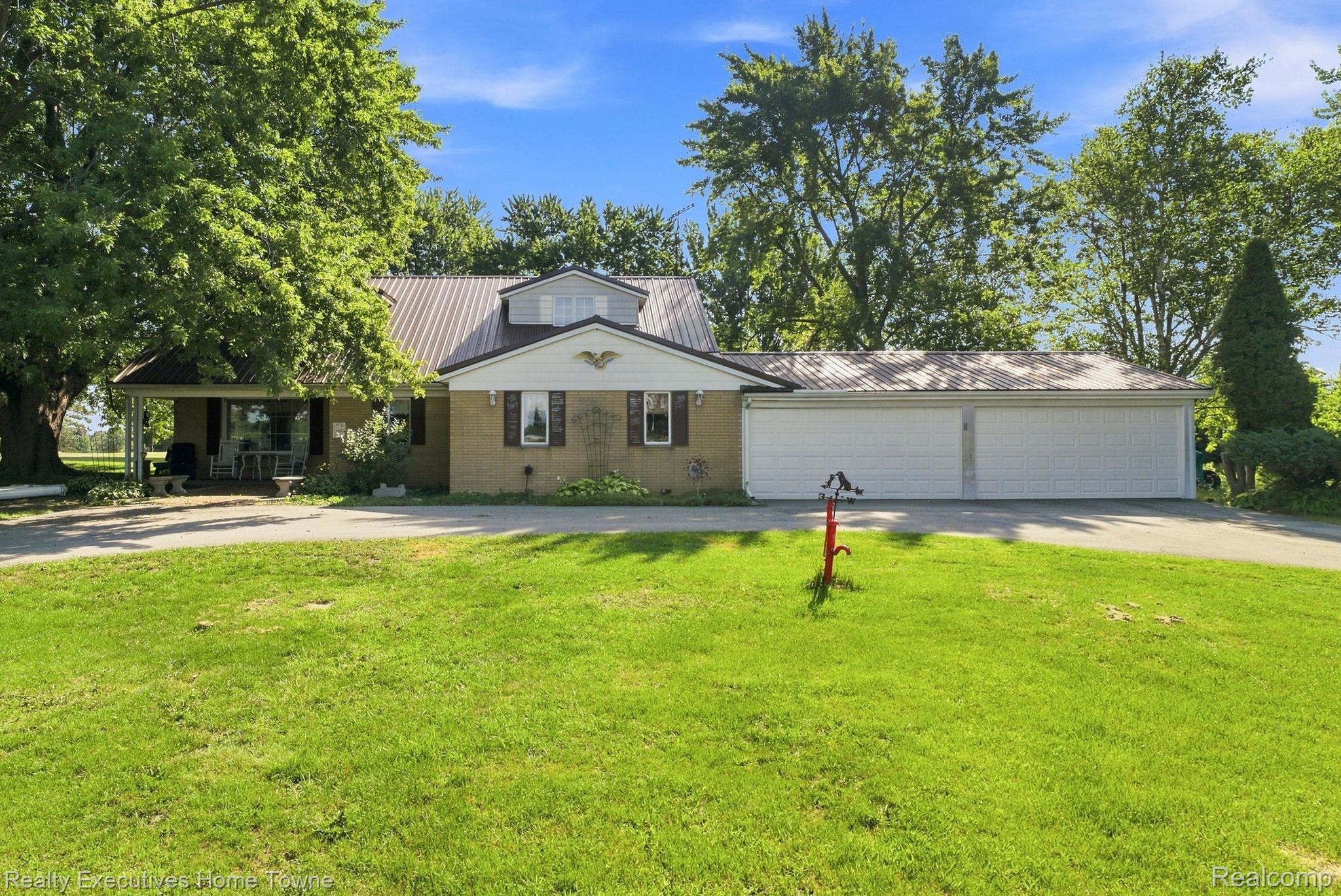 5593 Fairway Lane