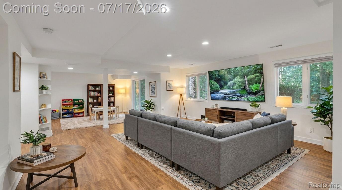 6081 Beachwood Drive