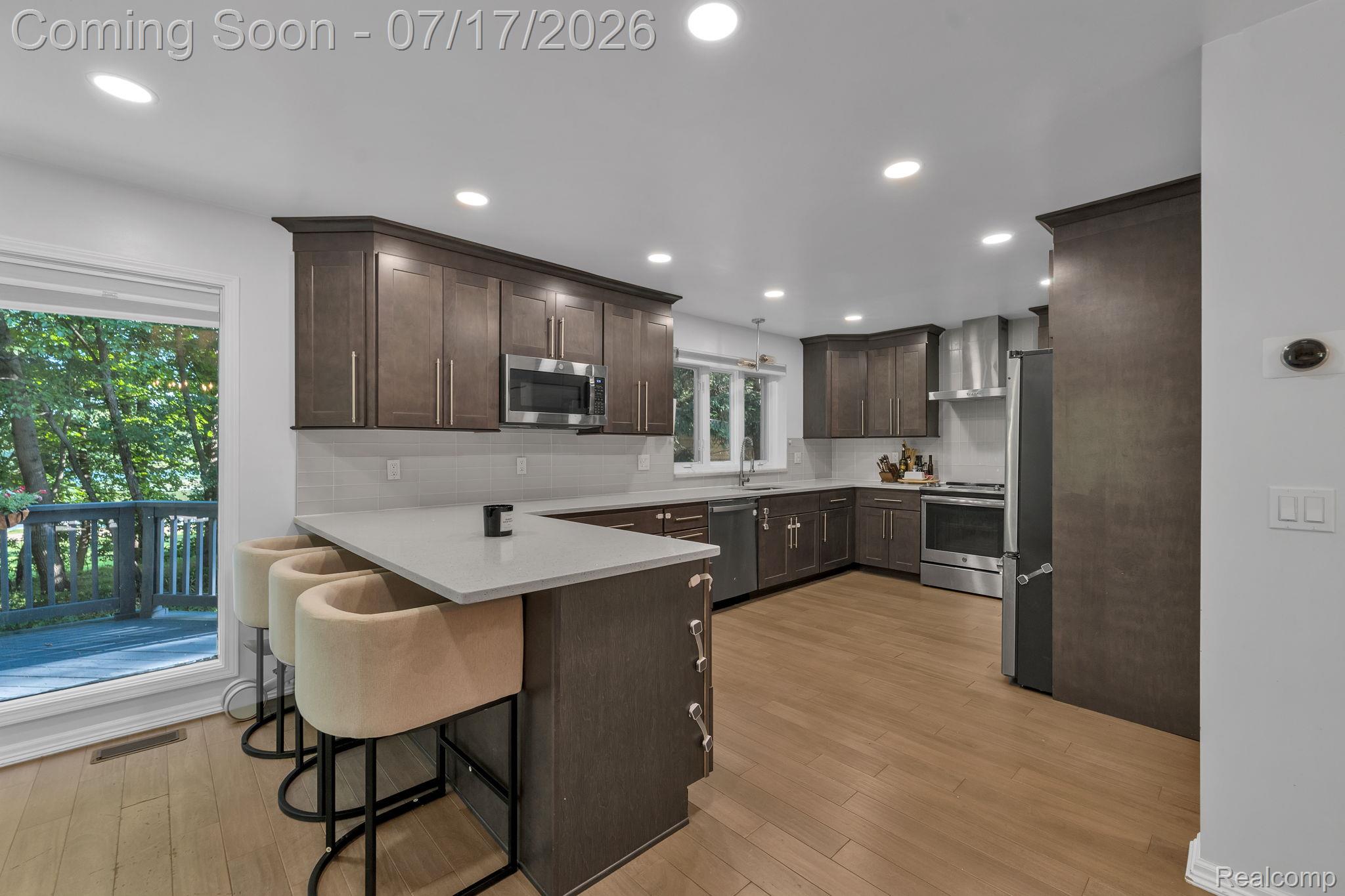 6081 Beachwood Drive