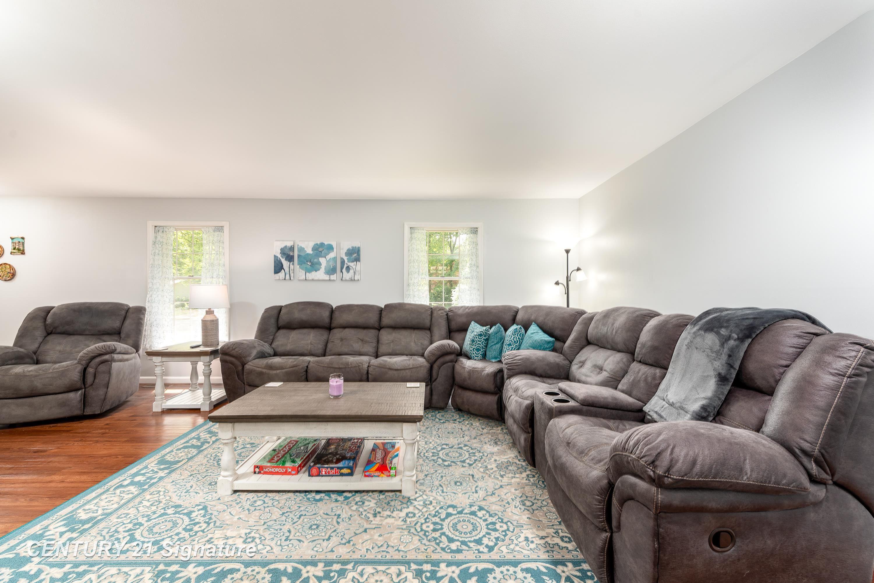 5712 Woodbridge Lane