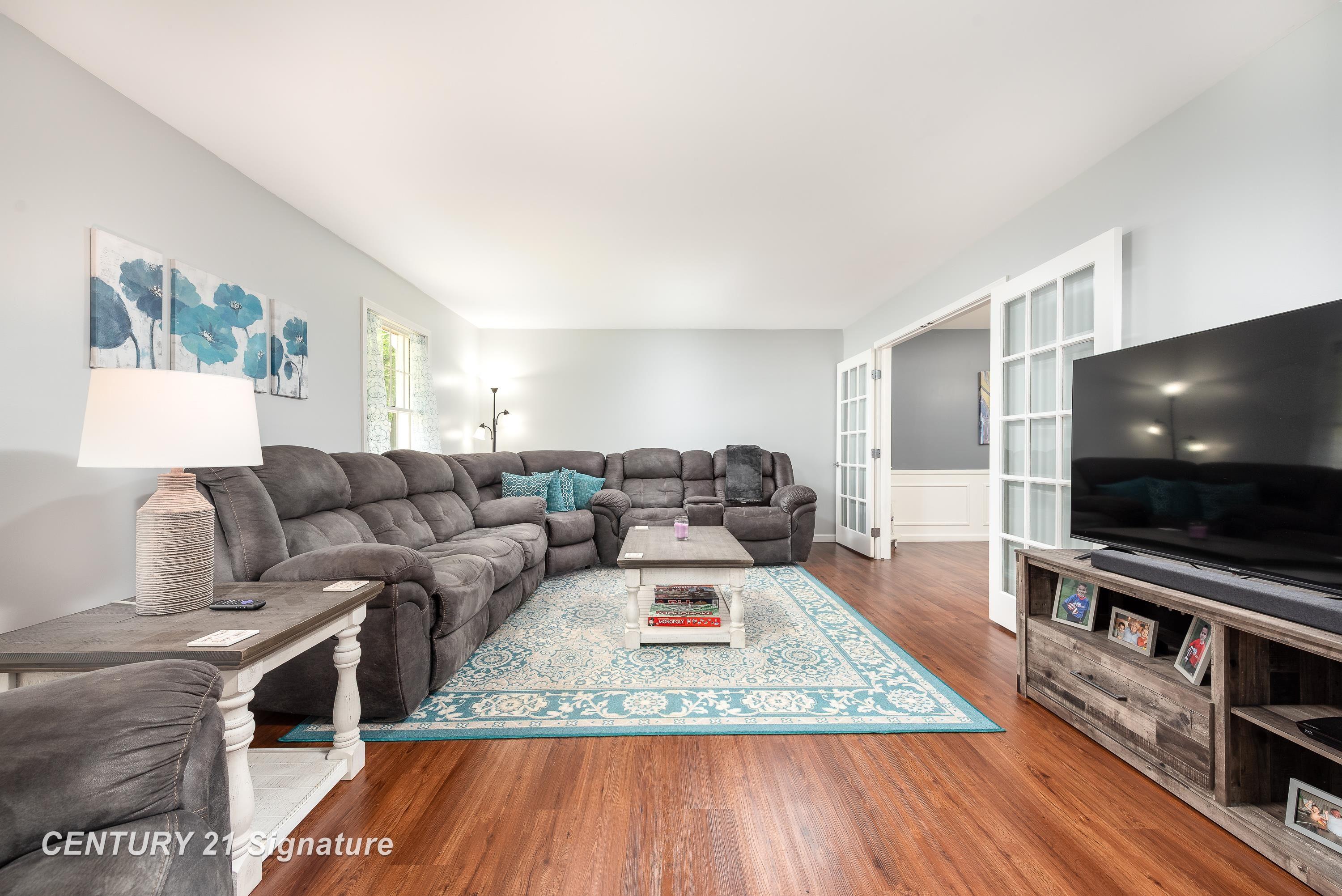 5712 Woodbridge Lane