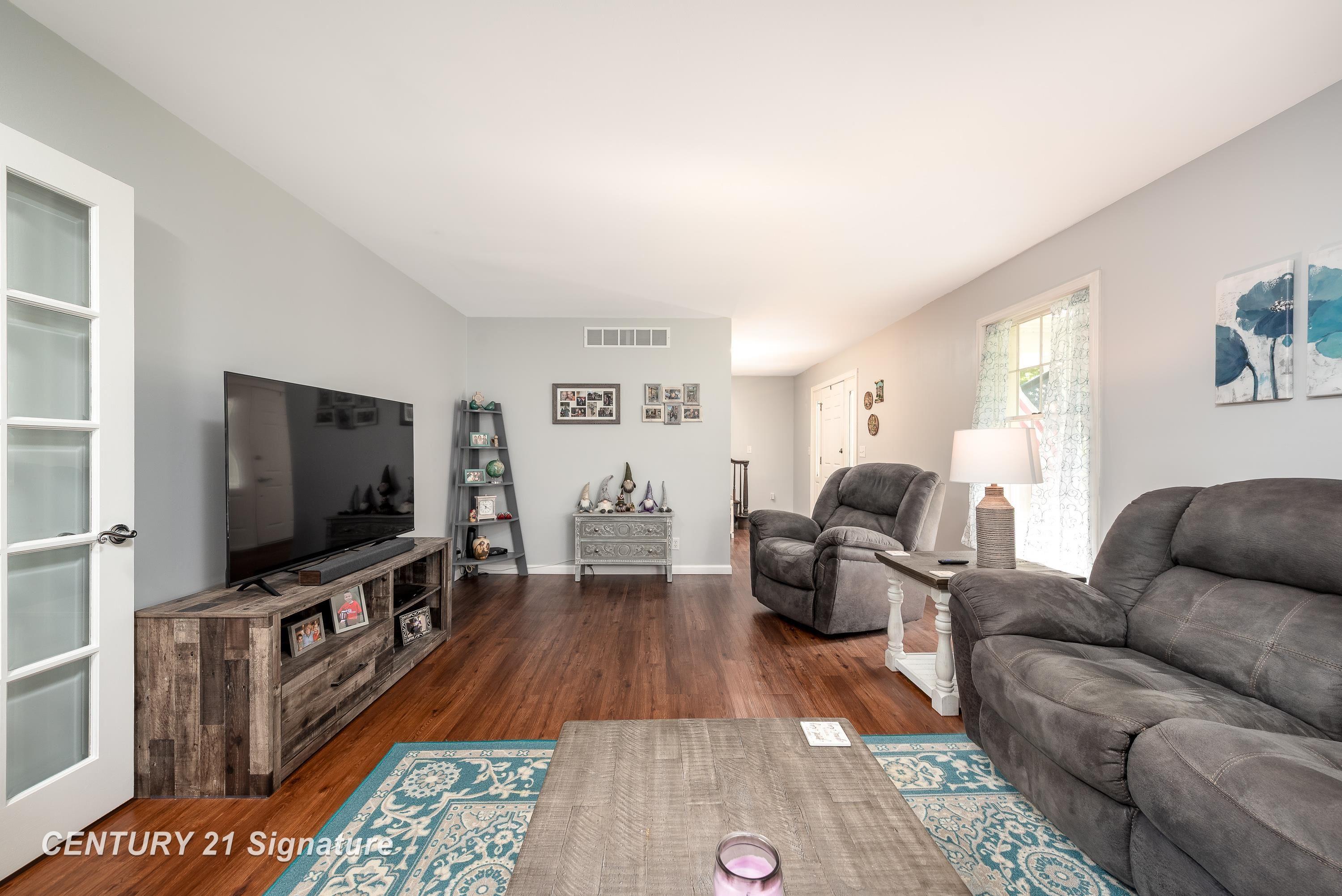 5712 Woodbridge Lane