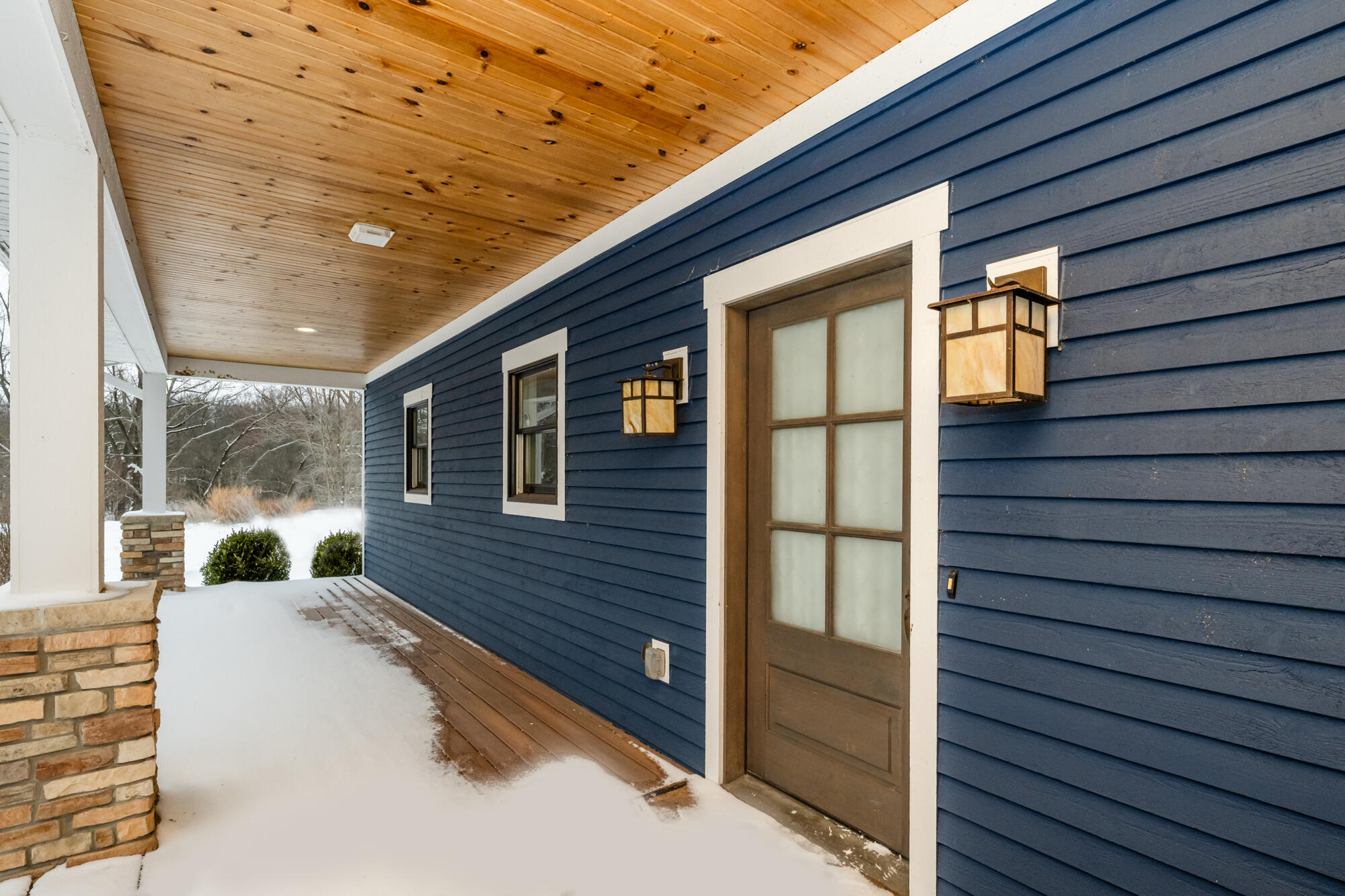 11087 Lake Shore Drive