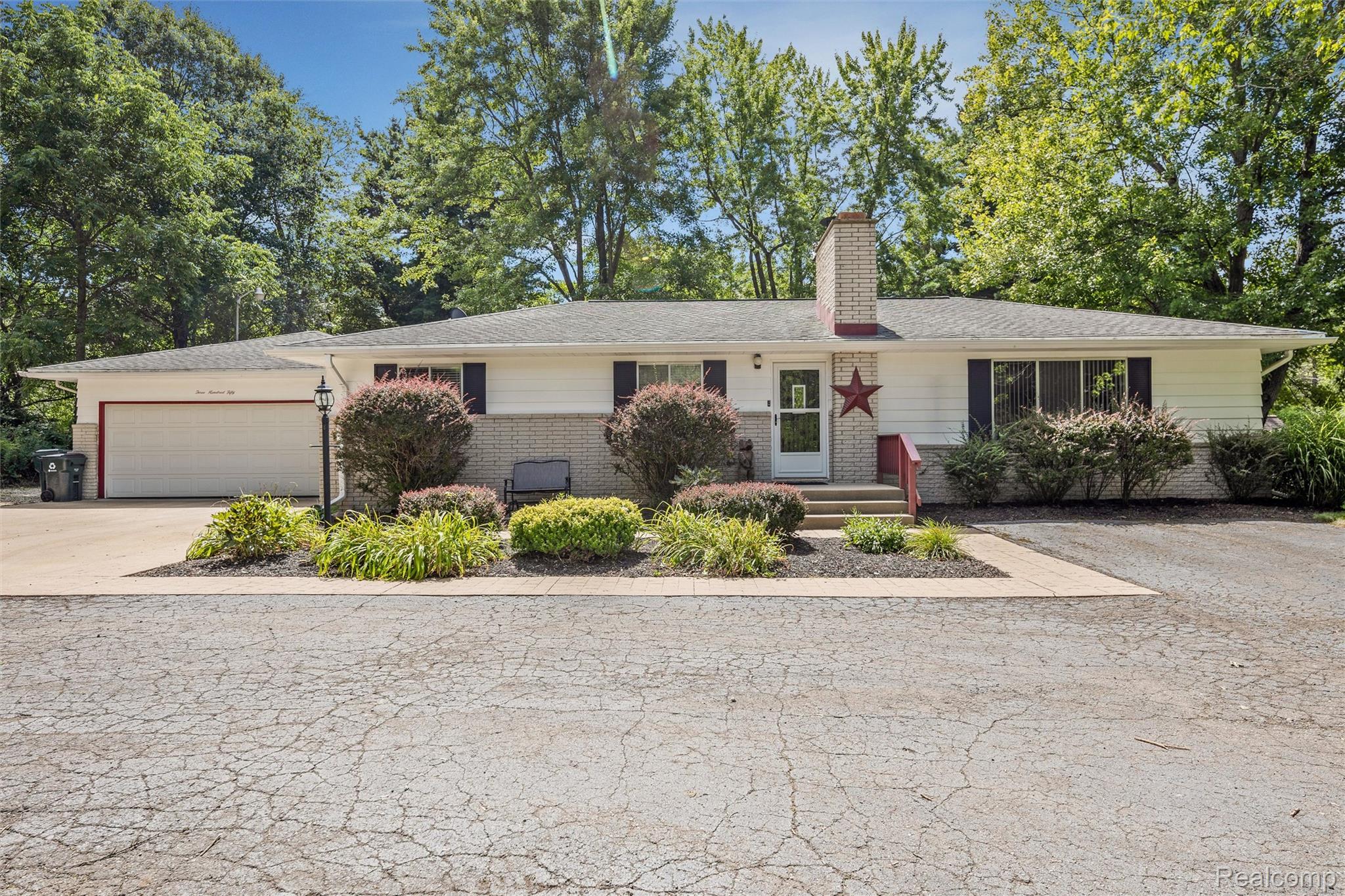 350 Parkview Boulevard
