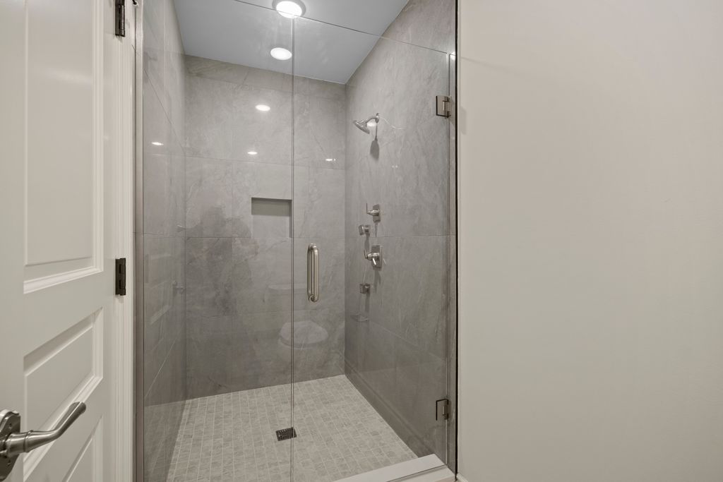 listing image 83