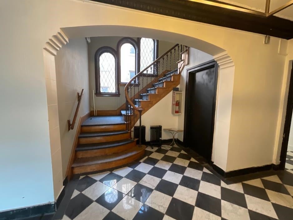 318 W 2nd Street