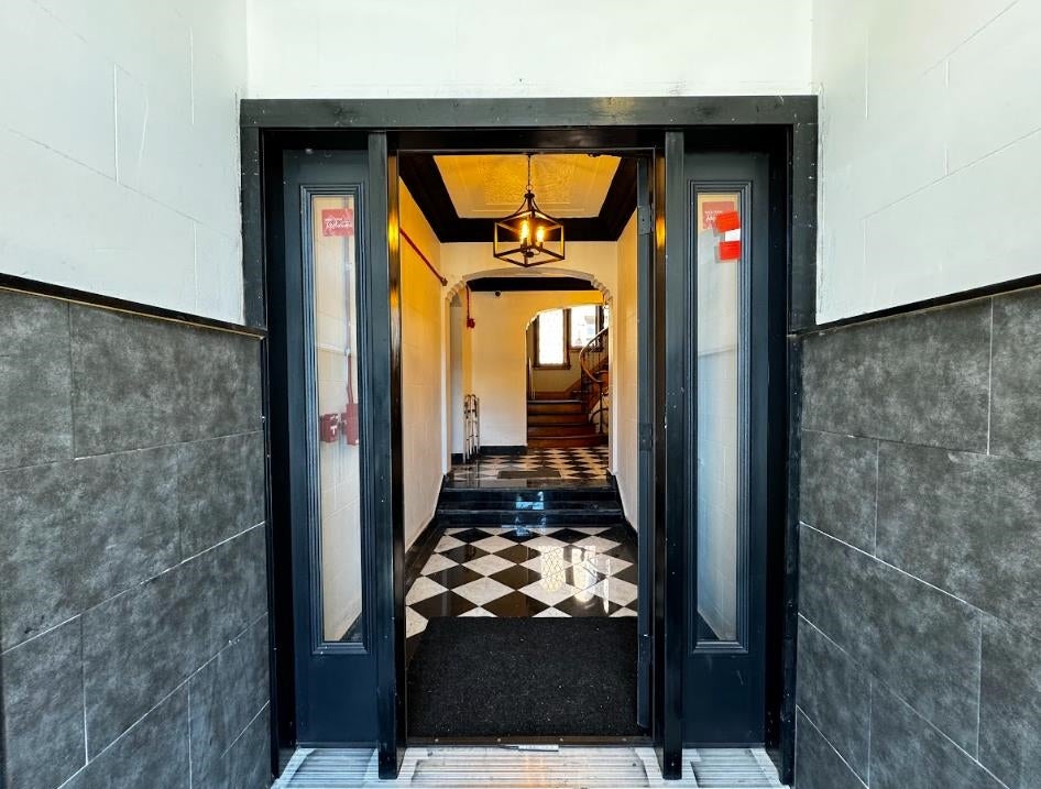 318 W 2nd Street