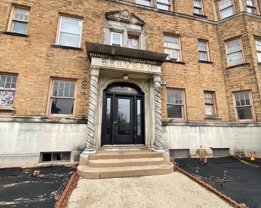318 W 2nd Street