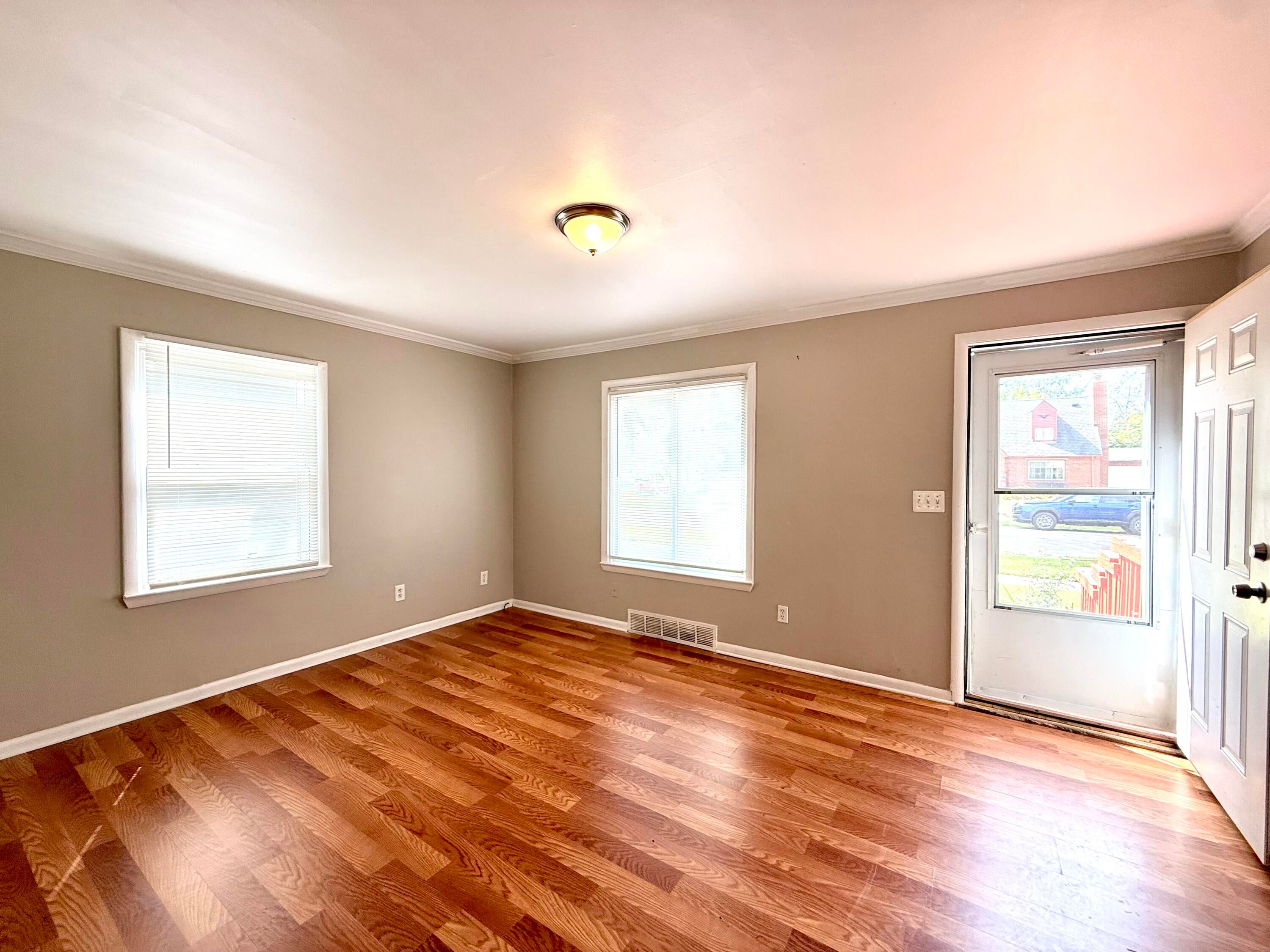 15860 Lexington