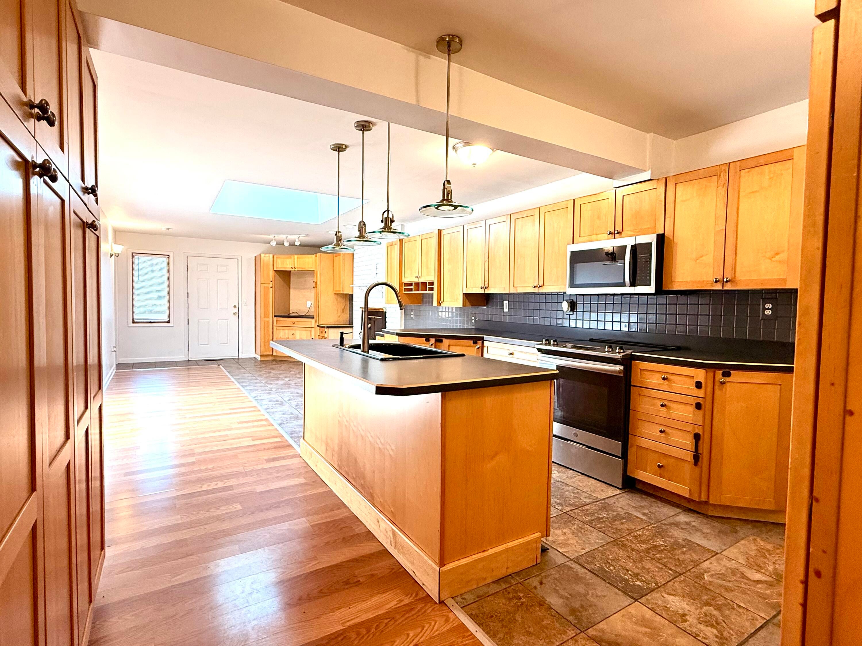 15860 Lexington