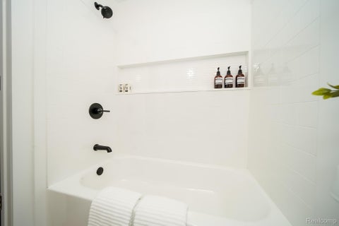 Tiny photo for 819 Woodingham Avenue, Waterford Charter Township, MI 48328 (MLS # 20261083279)