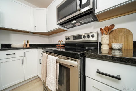 Tiny photo for 819 Woodingham Avenue, Waterford Charter Township, MI 48328 (MLS # 20261083279)
