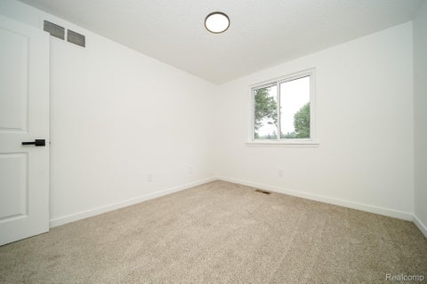 Tiny photo for 819 Woodingham Avenue, Waterford Charter Township, MI 48328 (MLS # 20261083279)