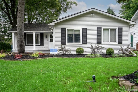 Tiny photo for 819 Woodingham Avenue, Waterford Charter Township, MI 48328 (MLS # 20261083279)