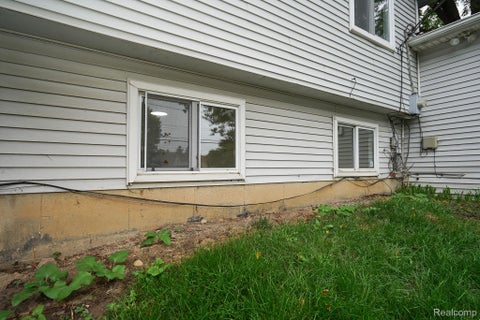Tiny photo for 819 Woodingham Avenue, Waterford Charter Township, MI 48328 (MLS # 20261083279)
