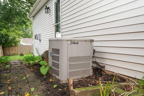 Tiny photo for 819 Woodingham Avenue, Waterford Charter Township, MI 48328 (MLS # 20261083279)