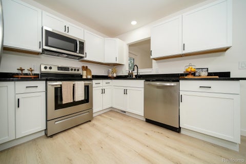 Tiny photo for 819 Woodingham Avenue, Waterford Charter Township, MI 48328 (MLS # 20261083279)