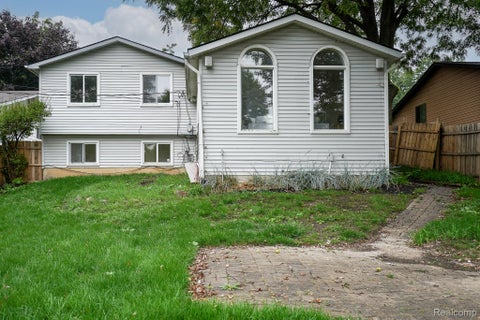 Tiny photo for 819 Woodingham Avenue, Waterford Charter Township, MI 48328 (MLS # 20261083279)