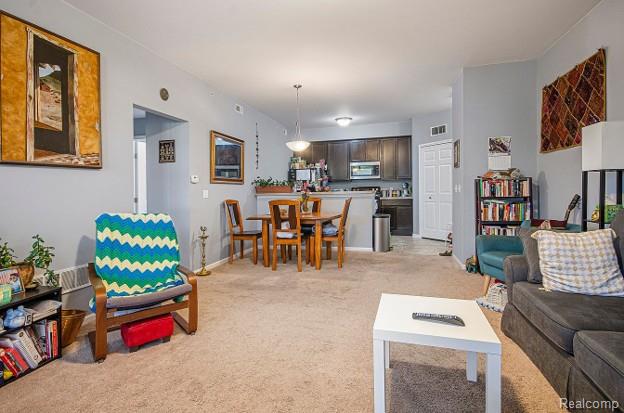 1035 E Summerfield Glen Circle