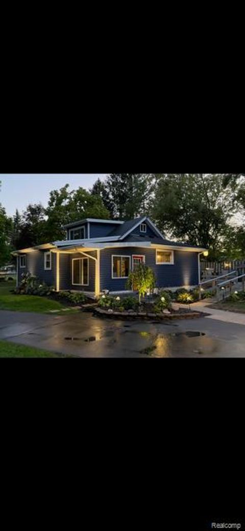 5610 Croswell Road Waterford Charter Township MI 48327