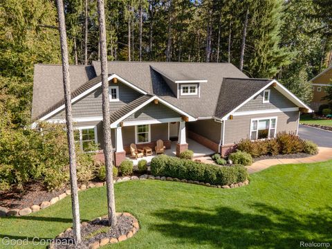 8726 Sunrise Mist Drive Hamburg Township MI 48169