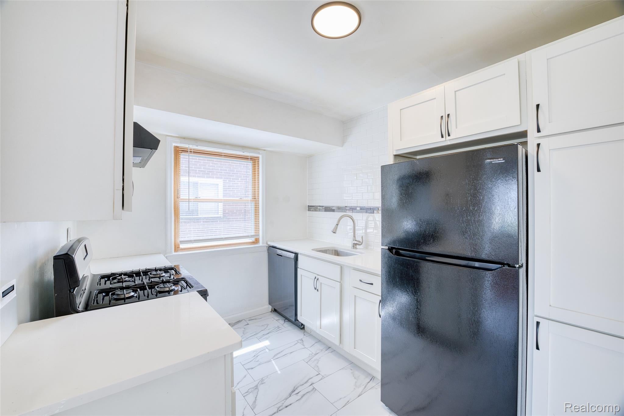 11395 Hazelton