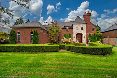 Photo of 3755 Walnut Brook Drive, Rochester Hills City, MI 48309 (MLS # 20251043030)