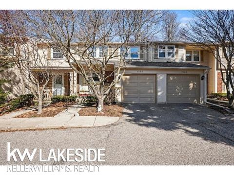 1568 Brentwood Drive Troy City MI 48098