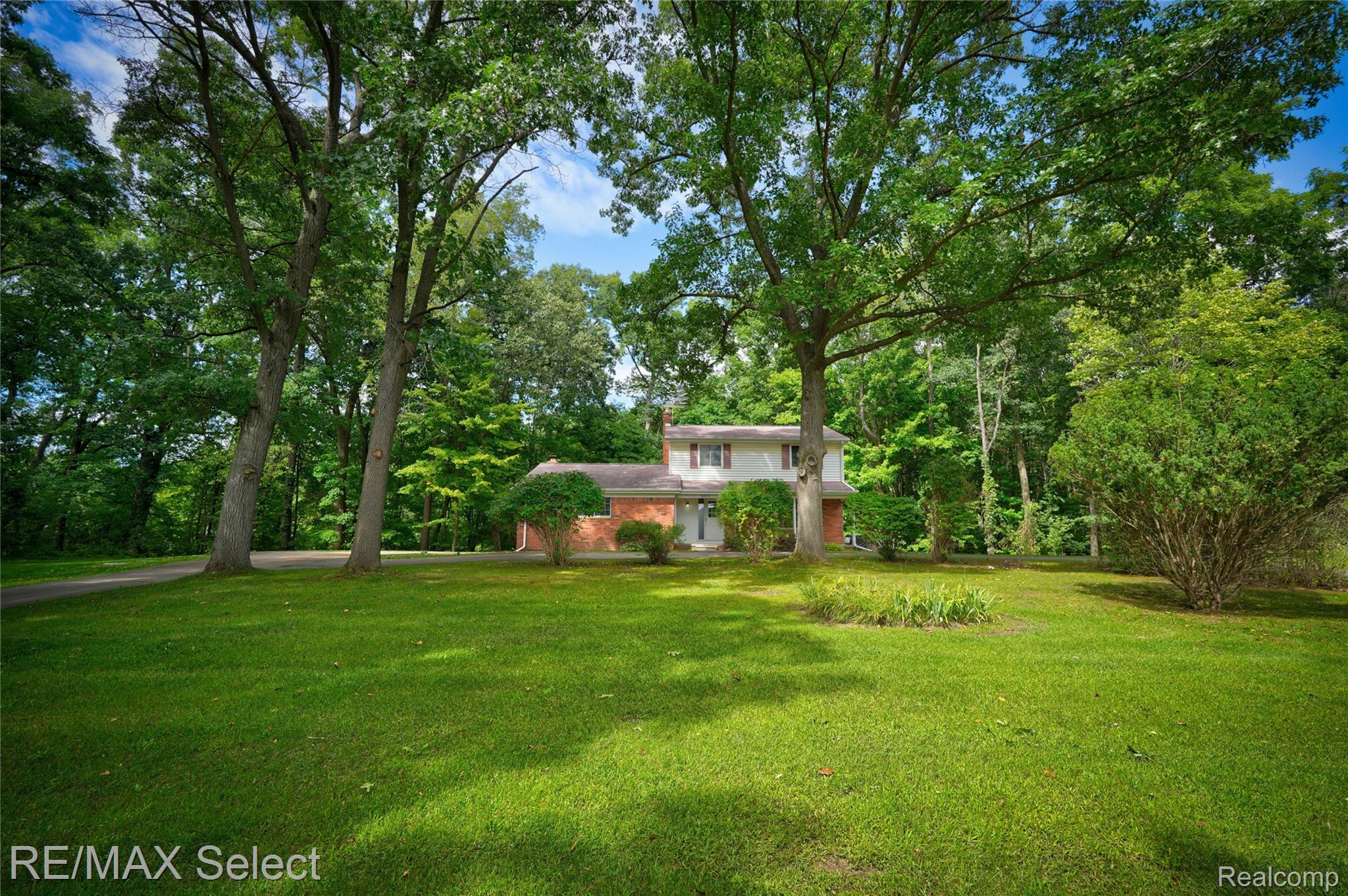 6825 Ridgewood Road