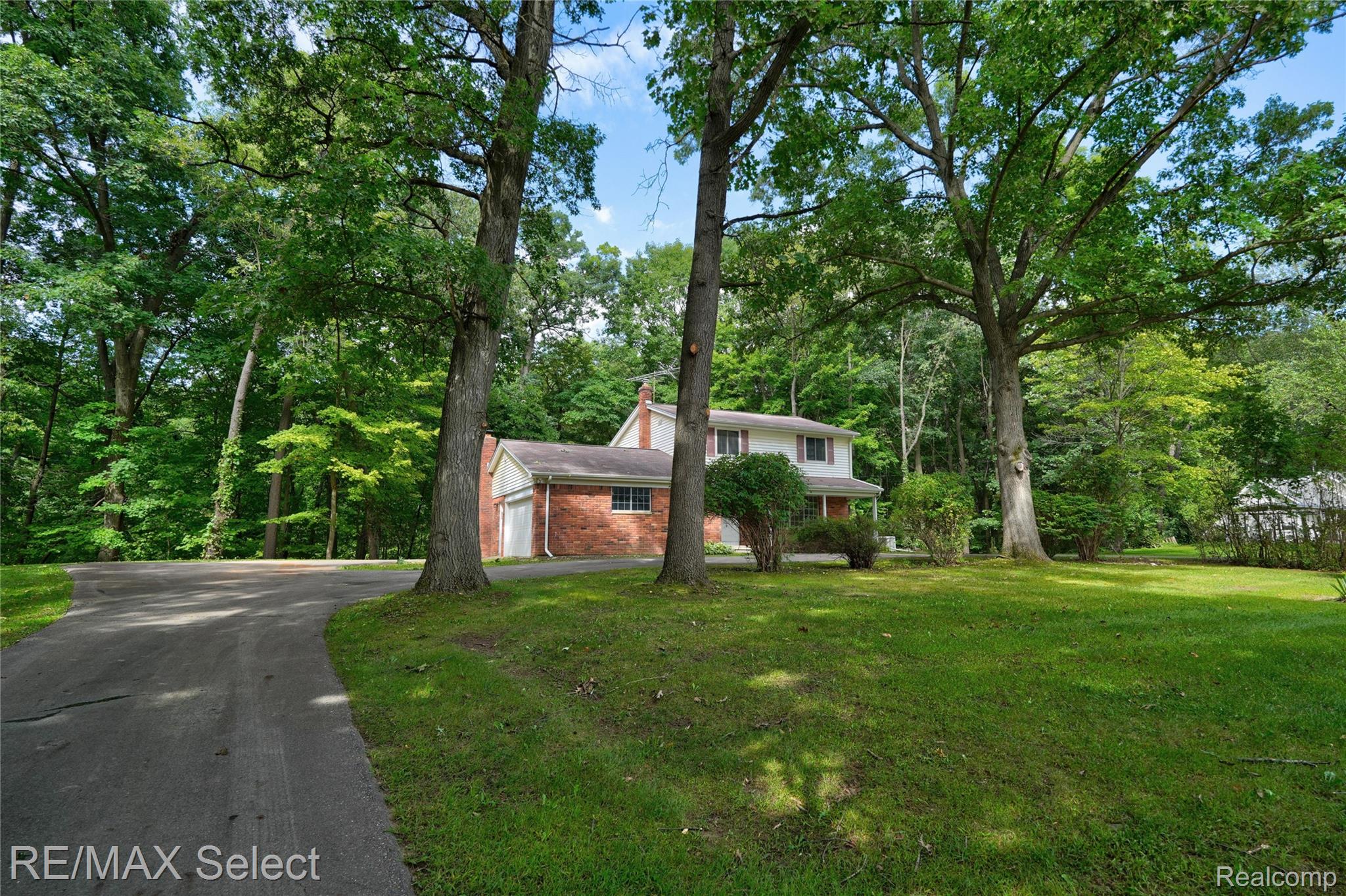 6825 Ridgewood Road