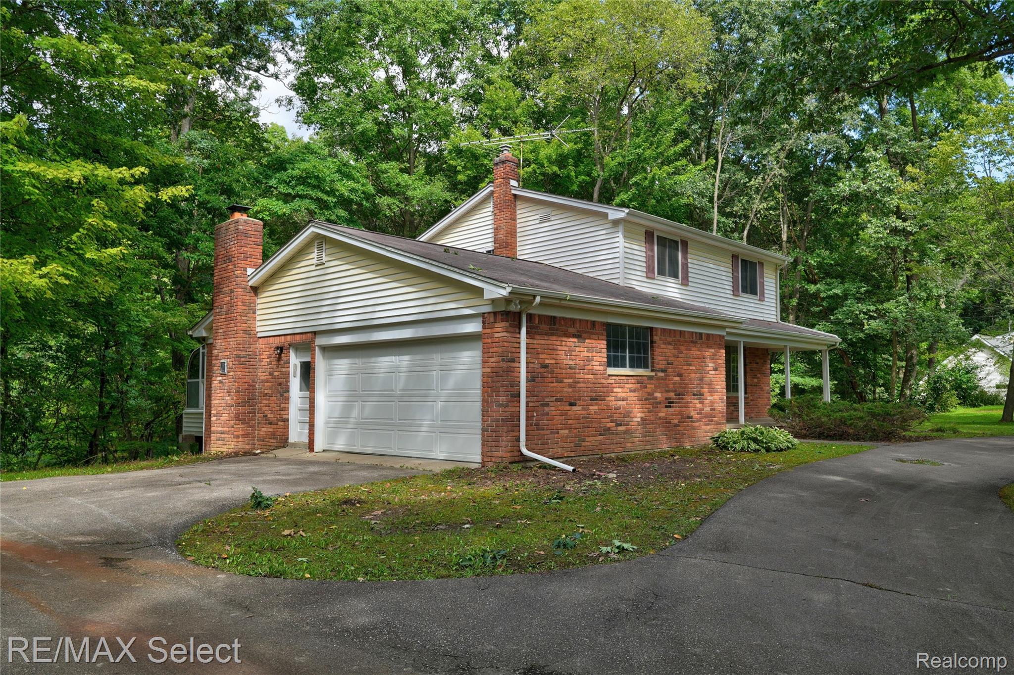 6825 Ridgewood Road