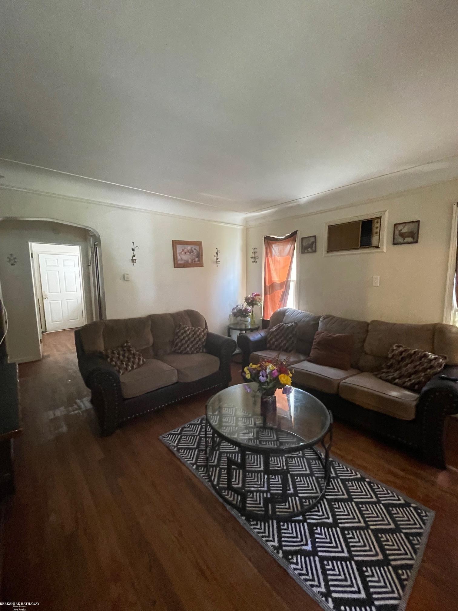 5570 Farmbrook Street