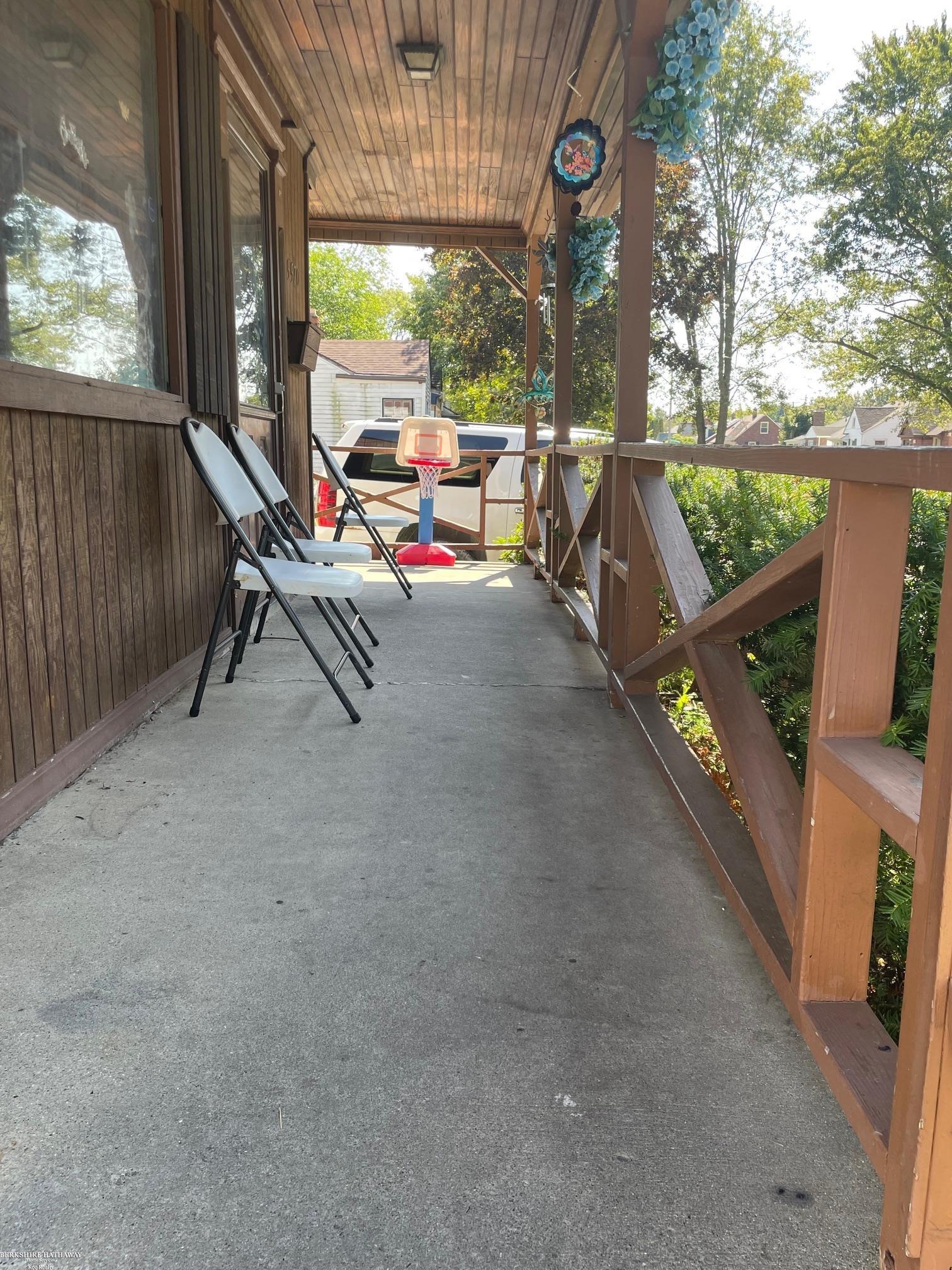 5570 Farmbrook Street