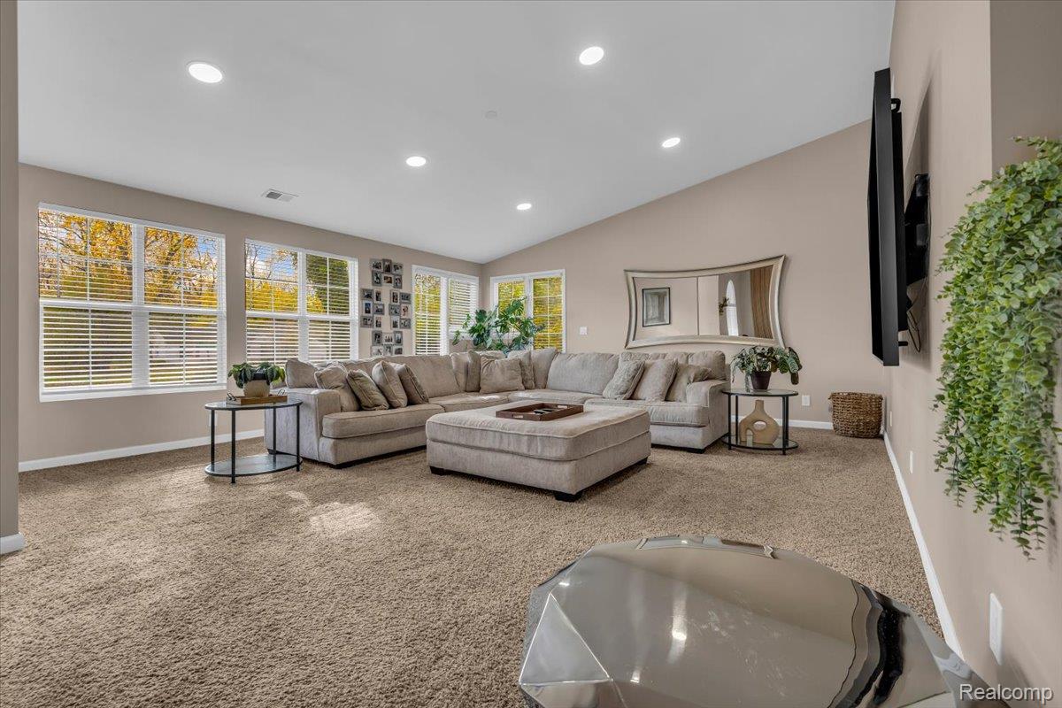 17316 Mount Vernon Street