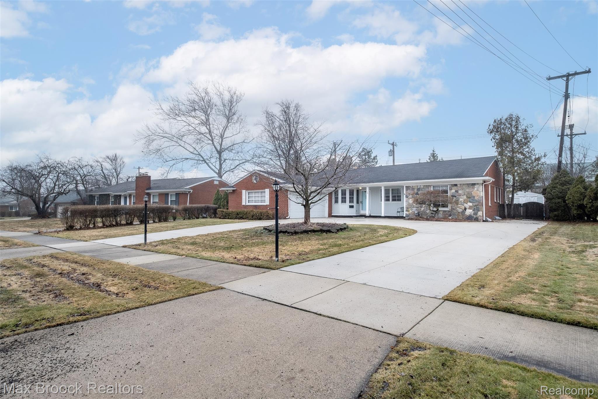 138 S Cranbrook Cross Road