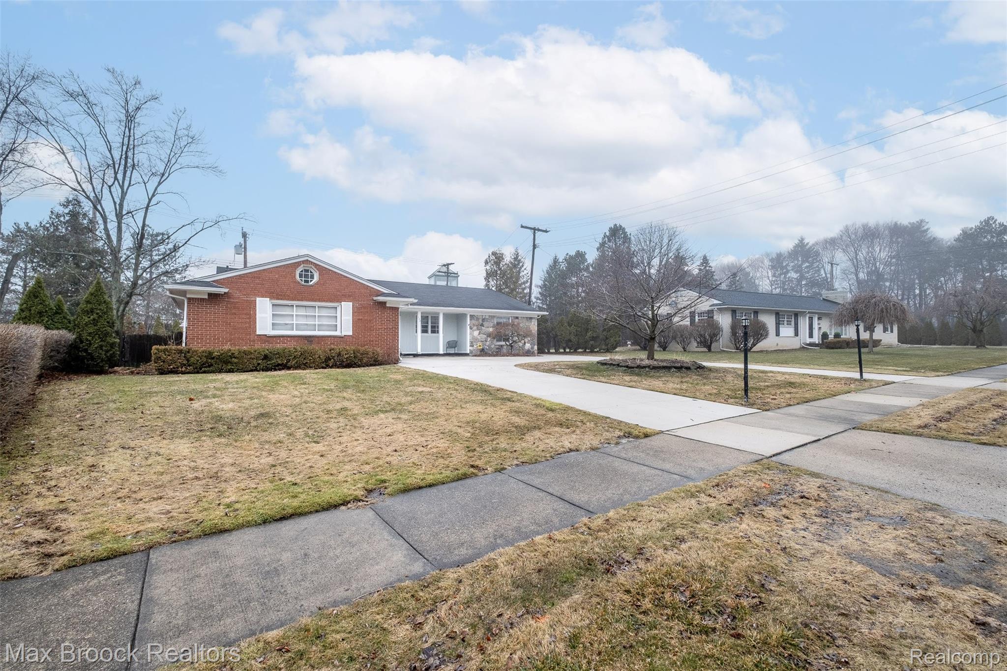 138 S Cranbrook Cross Road