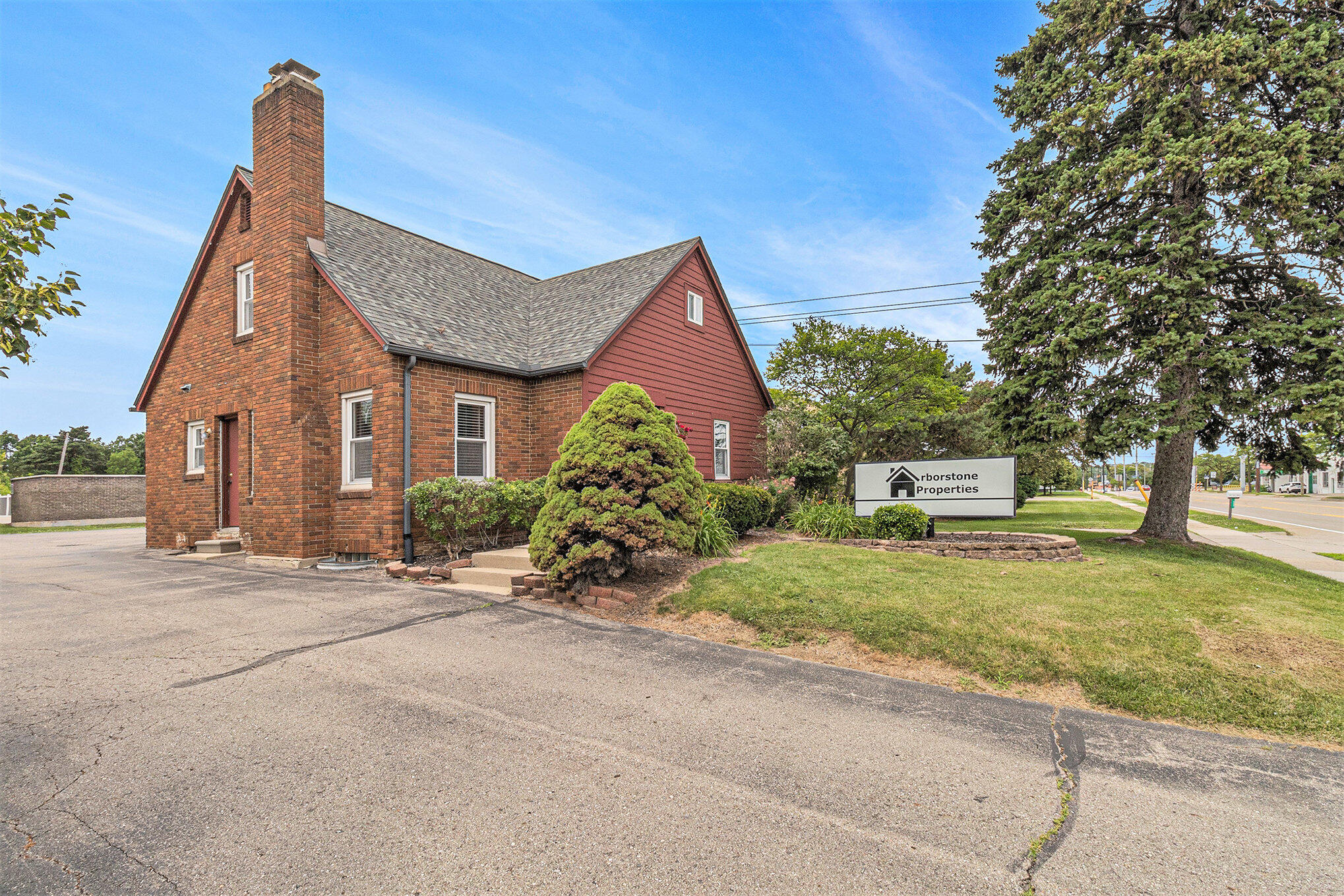 570 S Maple Road