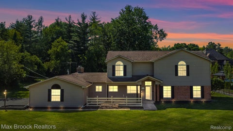 6096 DARRAMOOR Road Bloomfield Charter Township MI 48301