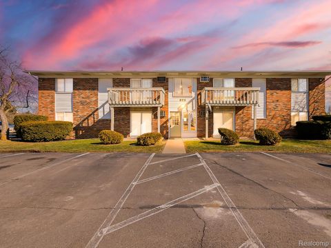 825 S Grand Avenue 5 Fowlerville Village MI 48836