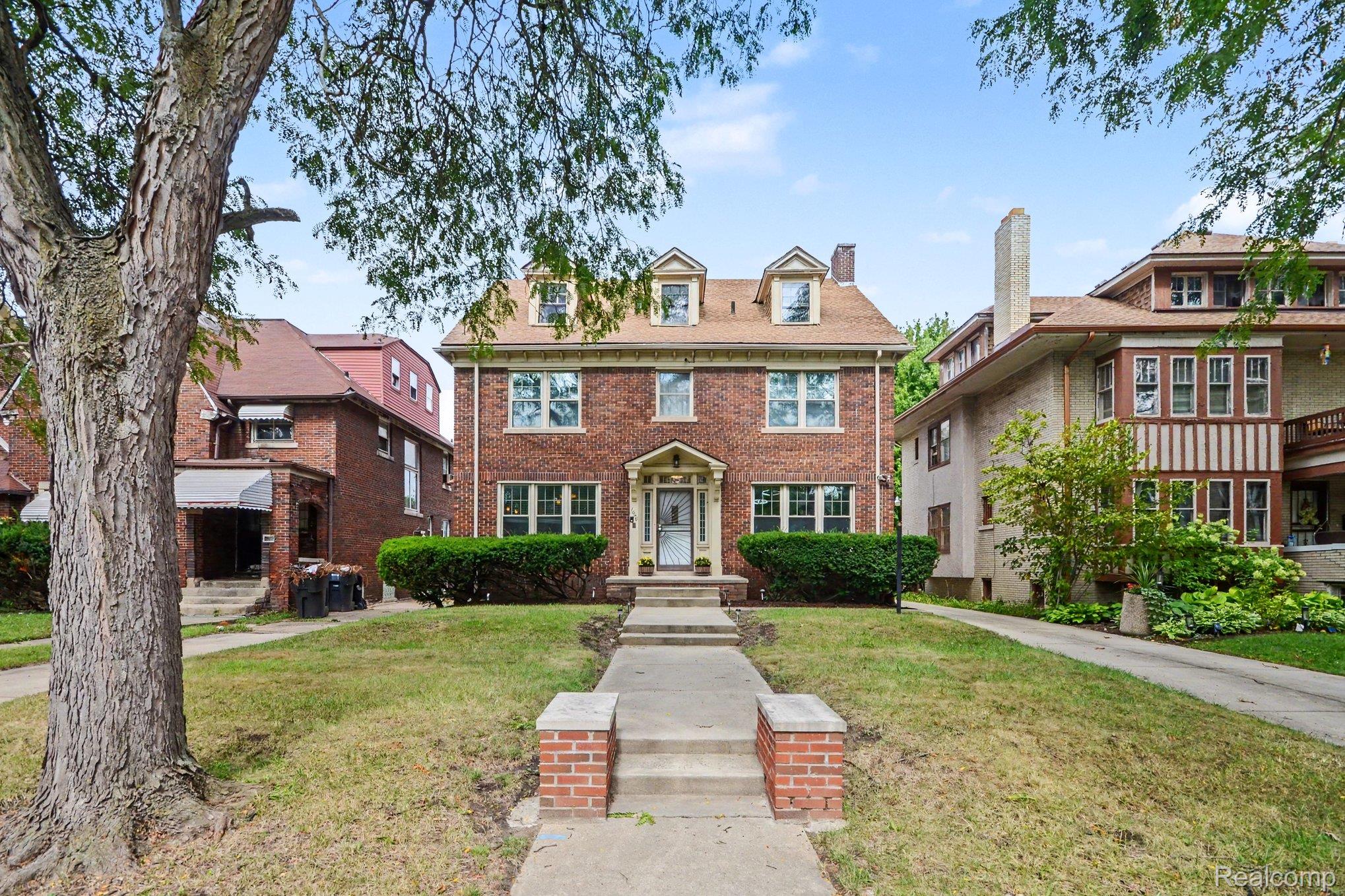1646 Chicago Boulevard