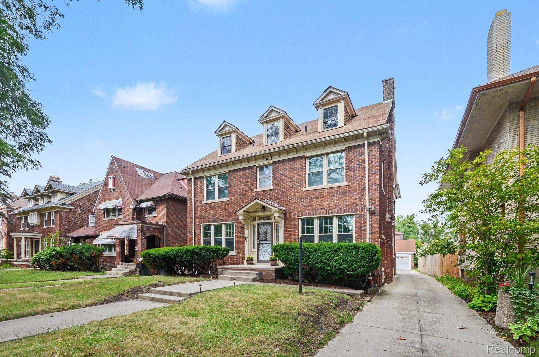 1646 Chicago Boulevard