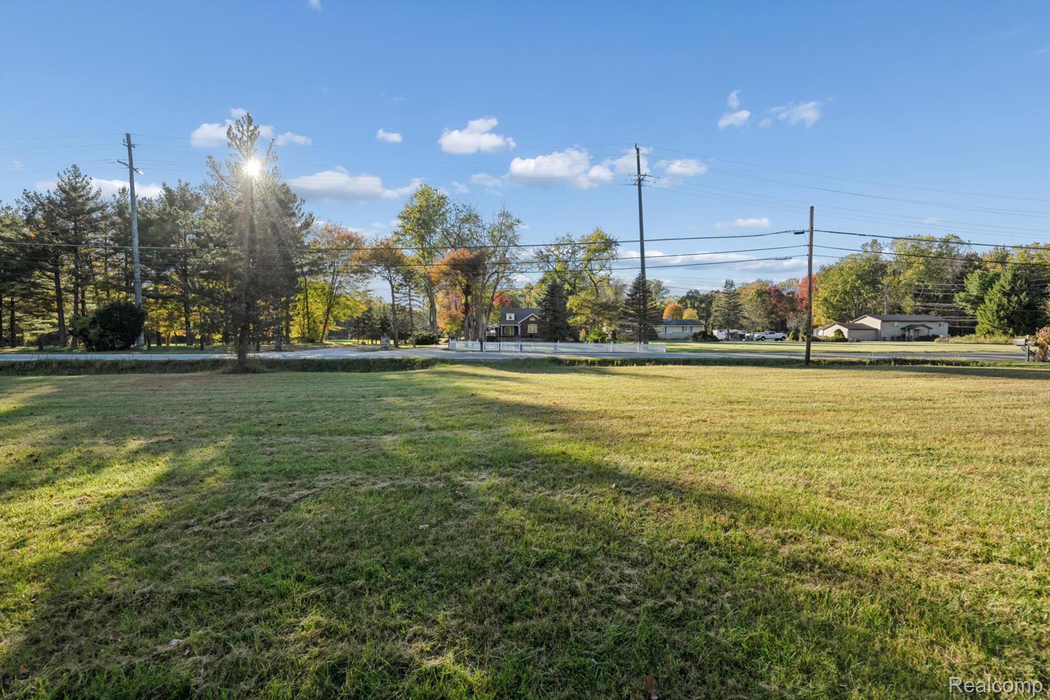 VL -  S HURON RIVER Drive