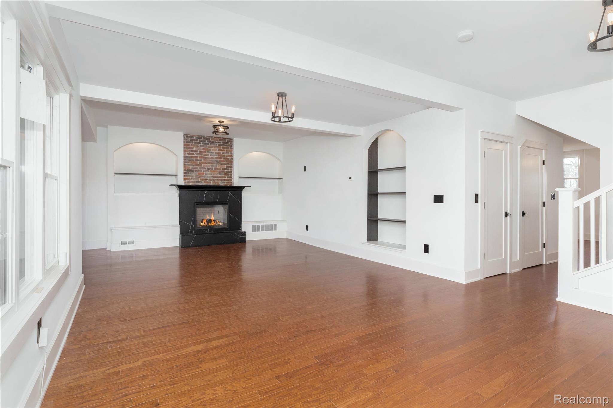 1583 Cadillac Boulevard