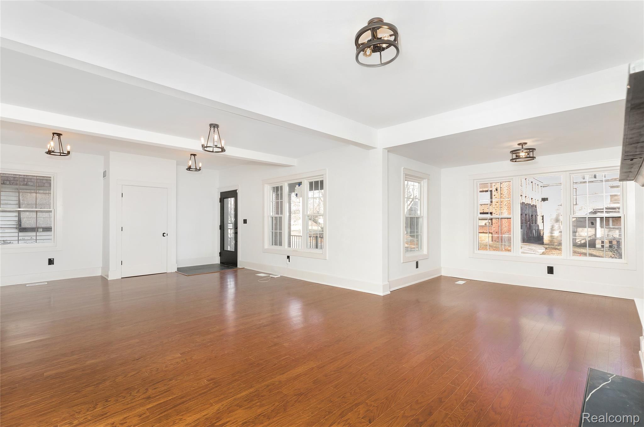 1583 Cadillac Boulevard